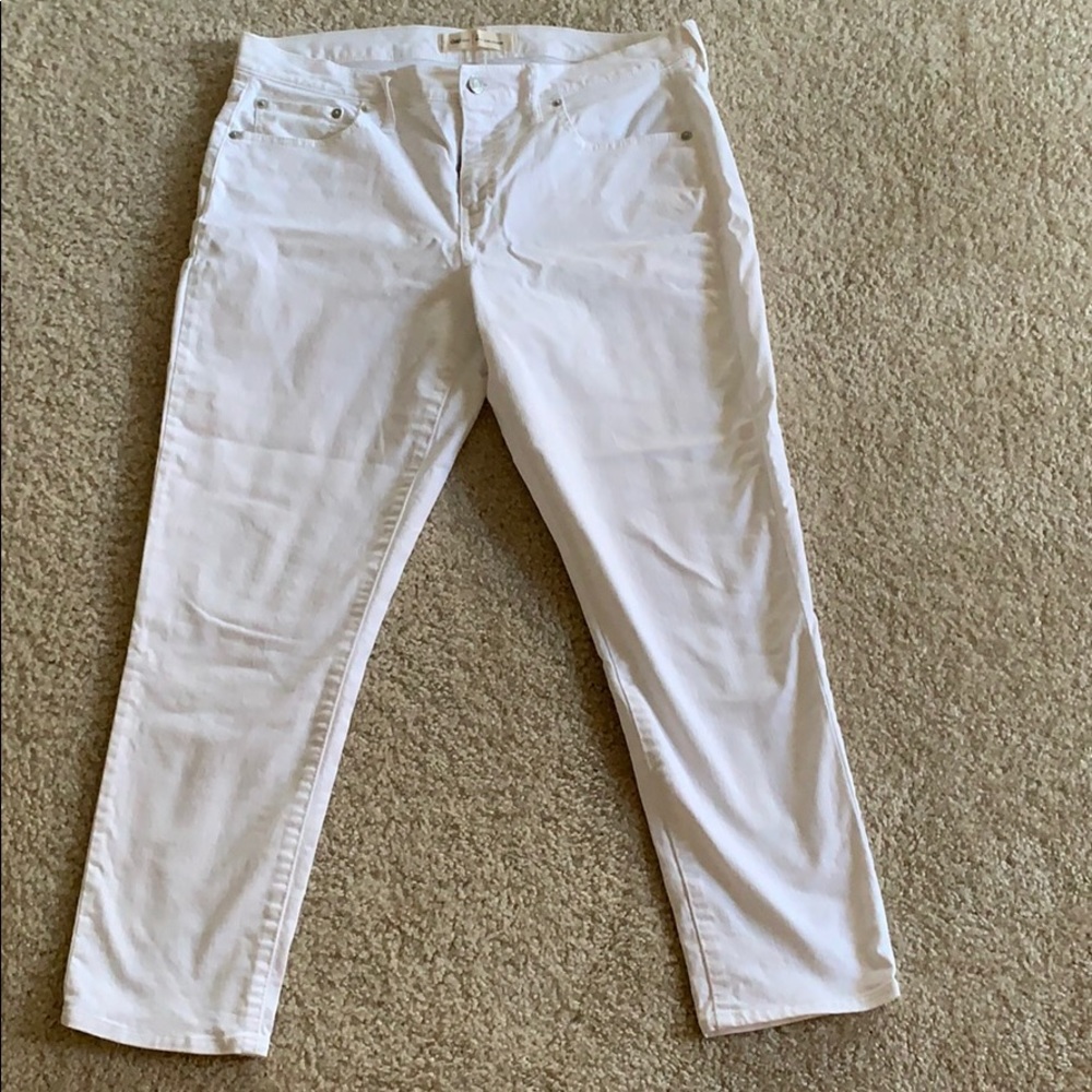White denim pants